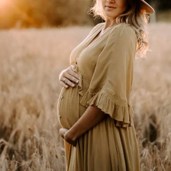 Lukalula Maternity Photoshoot Dress 💛🌼 - Picture 5 of 9